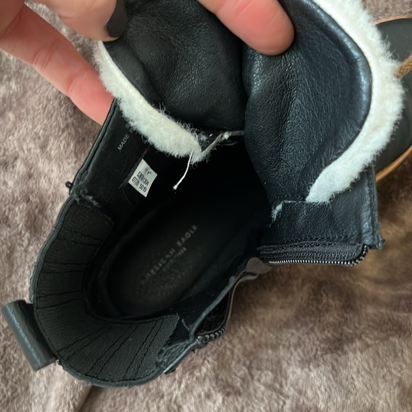 American Eagle Sherpa Lug Boot in Black - Picture 6 of 7